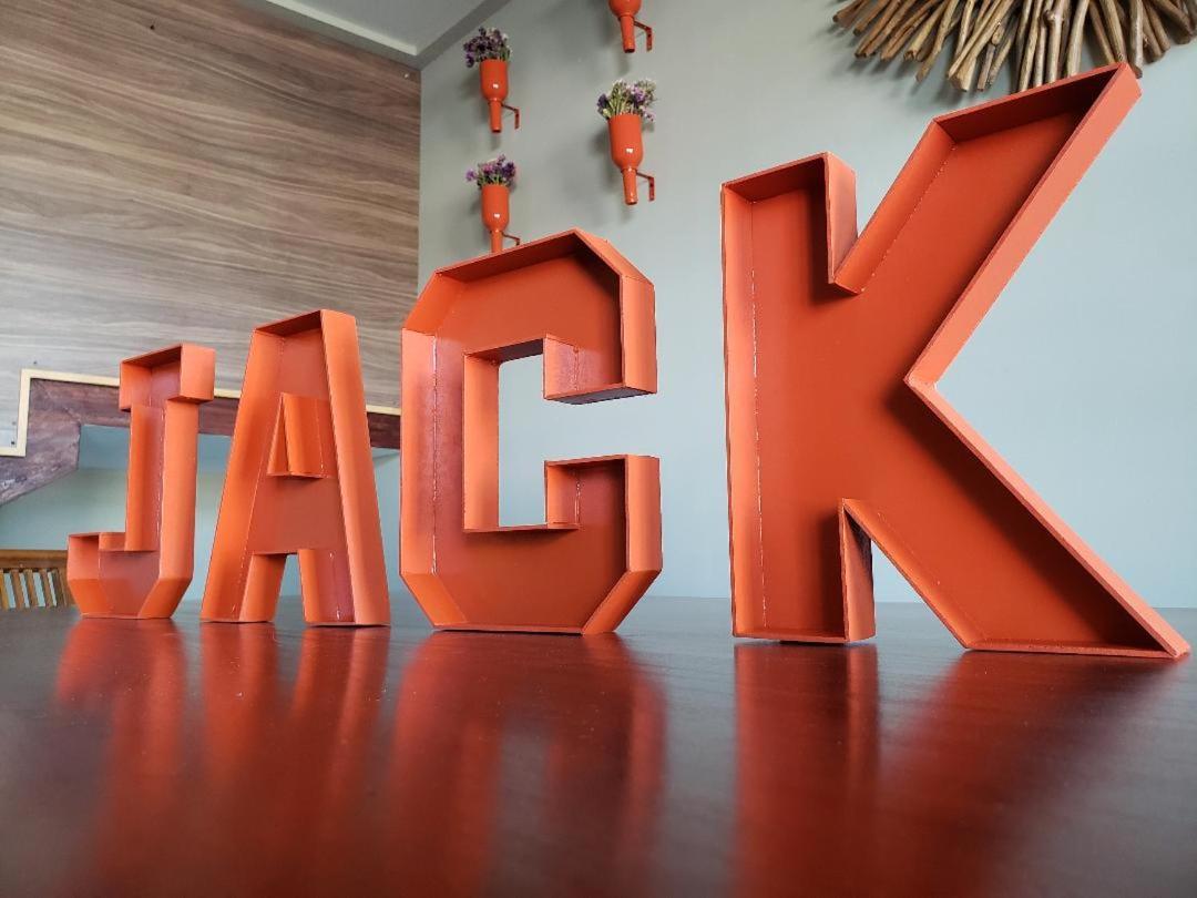 Jack Hostales Леон Екстериор снимка